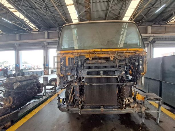 Camião Basculante 26 T (6X4) VOLVO FM 13-400 · Viana