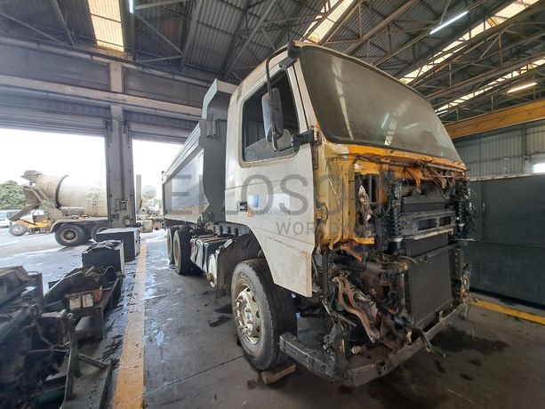Camião Basculante 26 T (6X4) VOLVO FM 13-400 · Viana