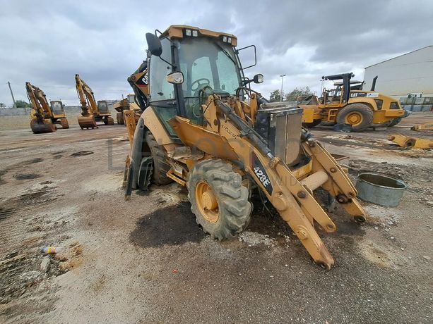 Retroescavadora CATERPILLAR 428 D · Viana