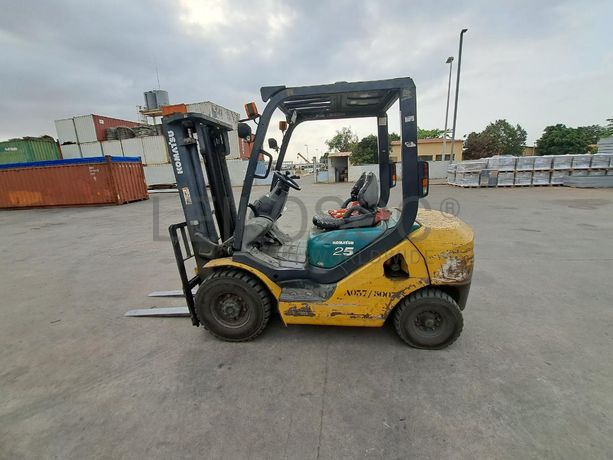 Empilhador KOMATSU FD25T-16 · Viana