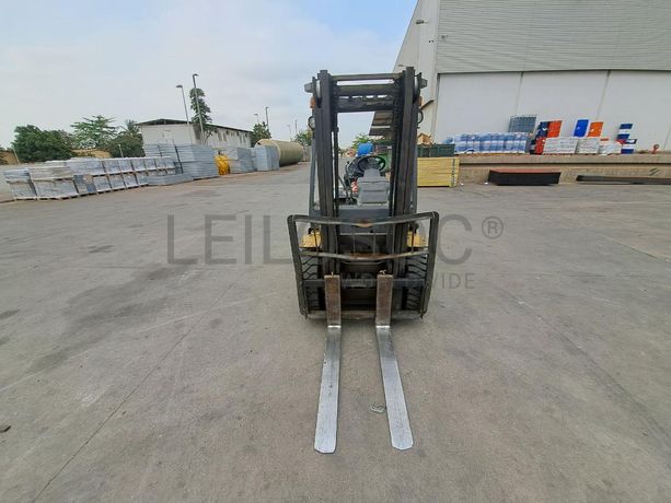 Empilhador KOMATSU FD25T-16 · Viana