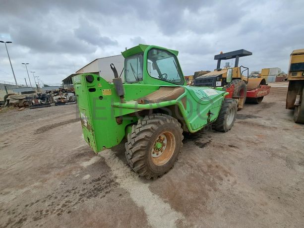 Empilhador telescópico MERLO · Viana