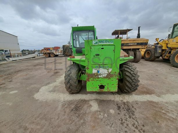 Empilhador telescópico MERLO · Viana