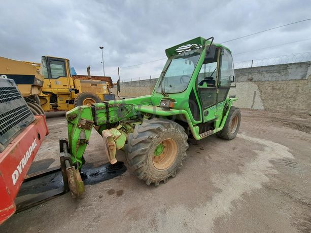 Empilhador telescópico MERLO · Viana