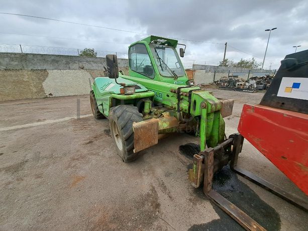 Empilhador telescópico MERLO · Viana