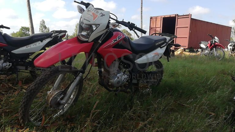 Motorizada de marca Honda XL LEK ·