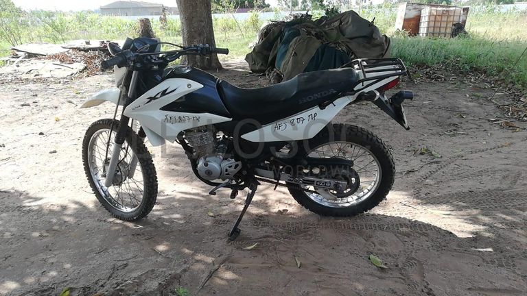 Motorizada de marca Honda XL LEK 125, ·