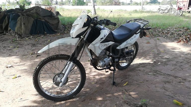 Motorizada de marca Honda XL LEK 125, ·