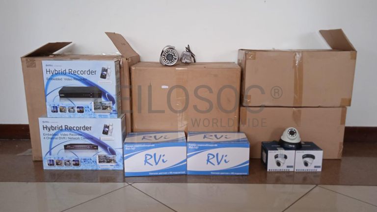 Equipamentos de segurança + Câmeras Dome + Câmeras Bullet + Câmeras Bullet + Câmeras Bullet + Câmeras Bullet ·