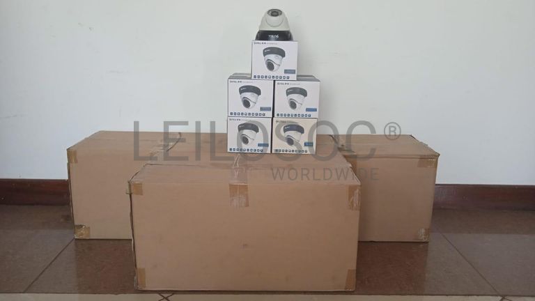 Equipamentos de segurança + Câmeras Eyeball + Câmeras Eyeball + Câmeras Eyeball + Câmeras de vigilância  + Câmeras de vigilância  ·