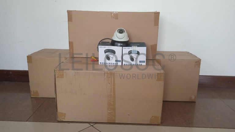 Equipamentos de segurança + Câmeras Eyeball + Câmeras Eyeball + Câmeras Eyeball + Câmeras de vigilância  + Câmeras de vigilância  ·