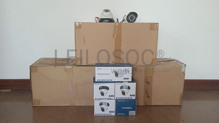 Equipamentos de segurança + Câmeras Eyeball + Câmeras Eyeball + Câmeras Eyeball + Câmeras de vigilância  + Câmeras de vigilância  ·