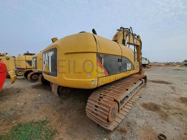 Escavadora (25 Ton.) CATERPILLAR 323D L · Viana