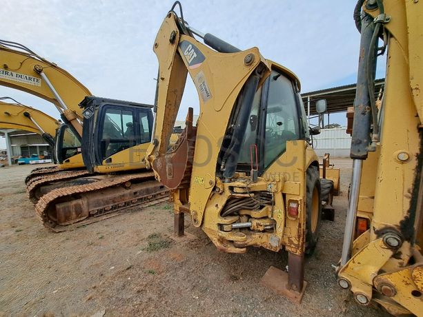 Retroescavadora (9 Ton.) CATERPILLAR 428E · Viana