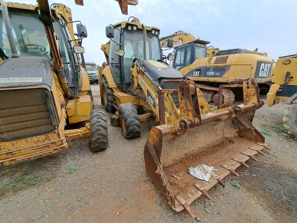 Retroescavadora (9 Ton.) CATERPILLAR 428E · Viana