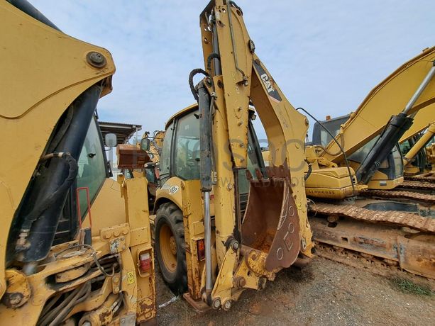 Retroescavadora (9 Ton.) CATERPILLAR 428E  · Viana