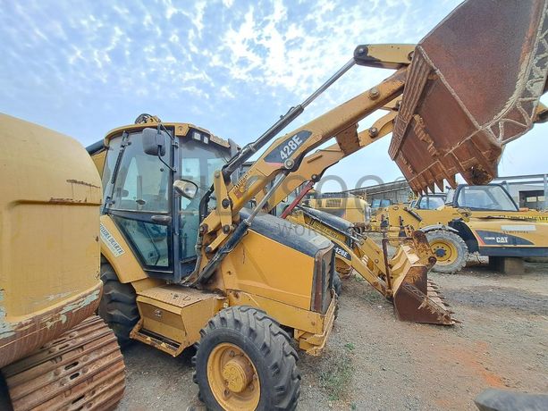 Retroescavadora (9 Ton.) CATERPILLAR 428E  · Viana