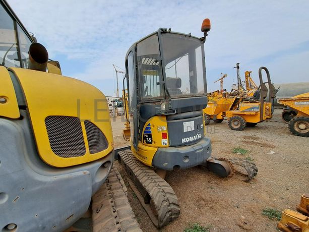 Mini giratória (4 Ton.) KOMATSU PC35MR-2 · Viana