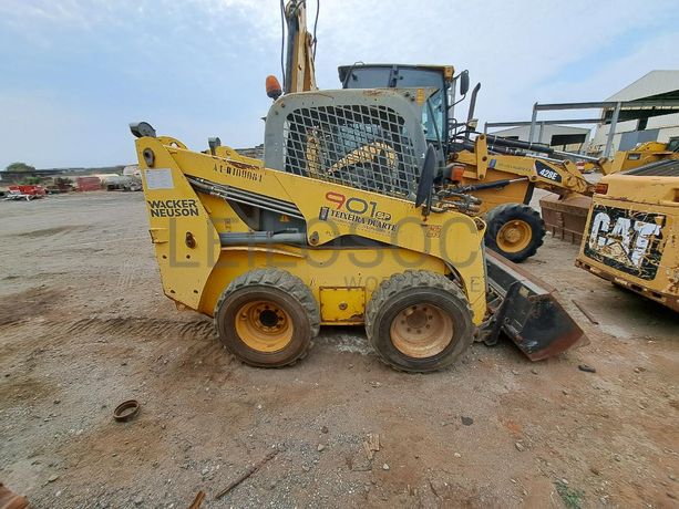 Mini pá carregadora (3 Ton.) WACKER NEUSON 901SP · Viana