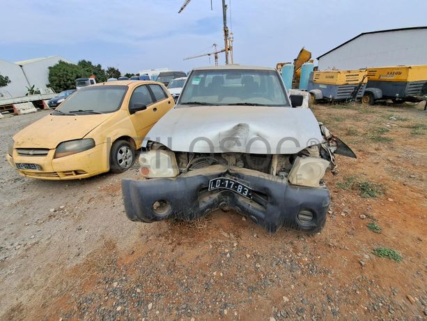 Pick-up NISSAN HARDBODY 4x4 D/C · Viana