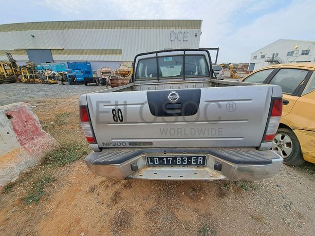 Pick-up NISSAN HARDBODY 4x4 D/C · Viana