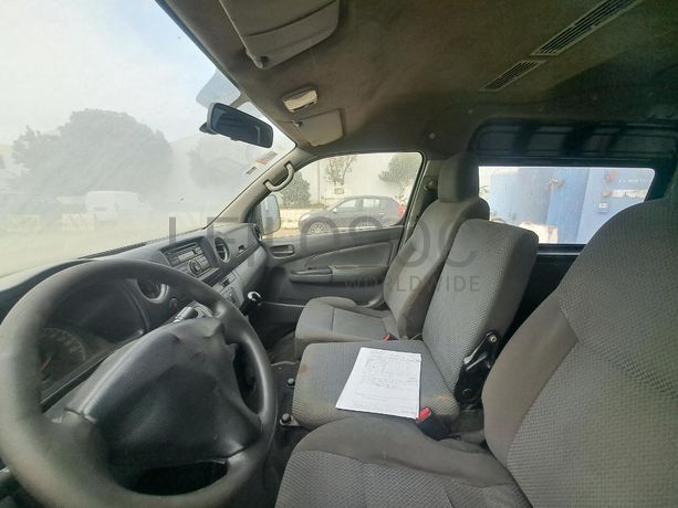 Miniautocarro NISSAN URVAN · Viana