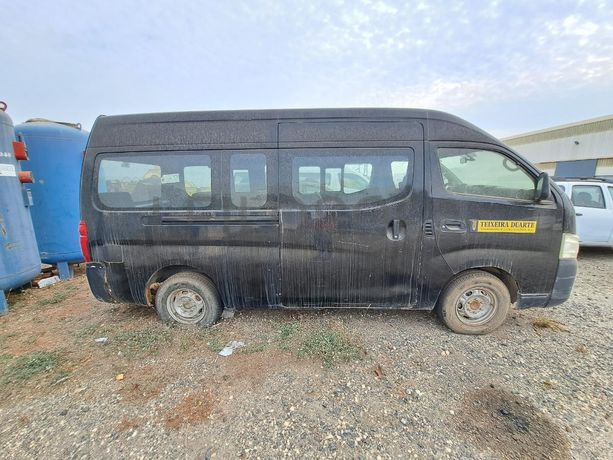 Miniautocarro NISSAN URVAN · Viana