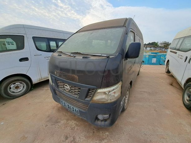 Miniautocarro NISSAN URVAN · Viana