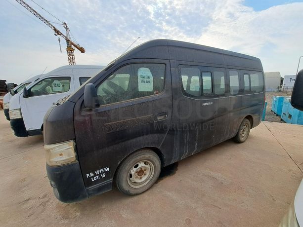 Miniautocarro NISSAN URVAN · Viana