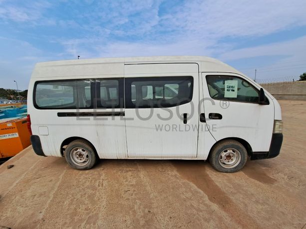 Miniautocarro NISSAN URVAN · Viana