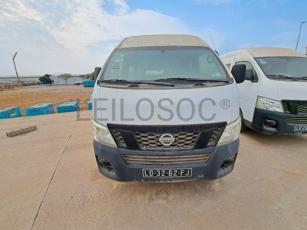 Miniautocarro NISSAN URVAN · Viana