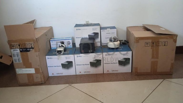 Câmeras de vigilância  + Equipamentos de vigilância  + Equipamentos de vigilância  + Equipamentos de vigilância  + Equipamentos de vigilância  + Equipamentos de vigilância  ·