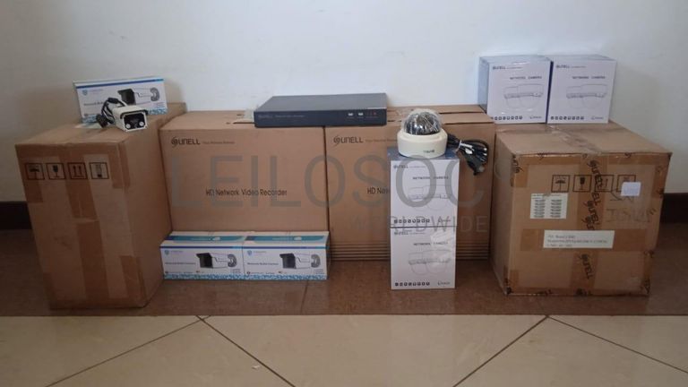 Câmeras de vigilância  + Equipamentos de vigilância  + Equipamentos de vigilância  + Equipamentos de vigilância  + Câmeras IP + Câmeras IP ·