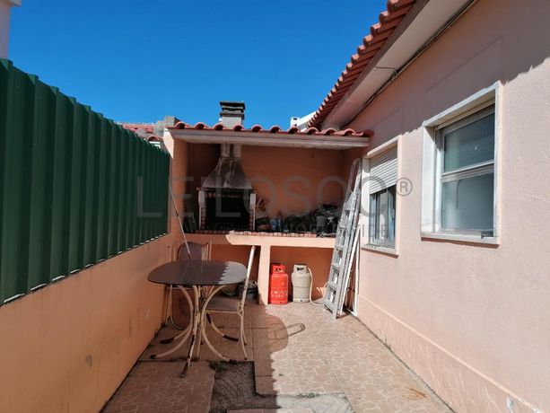 Moradia V3 c/ 2 Lugares de Garagem · Charneca da Caparica, Almada