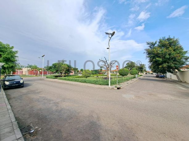 LOTE ÚNICO - 04 MORADIAS – VIANA, LUANDA