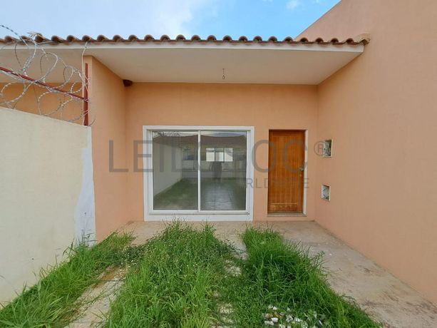 LOTE ÚNICO - 04 MORADIAS – VIANA, LUANDA