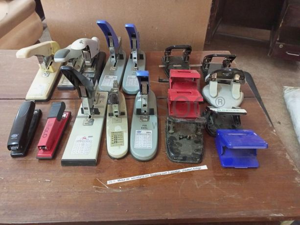 Furadores e Agrafadores. ·