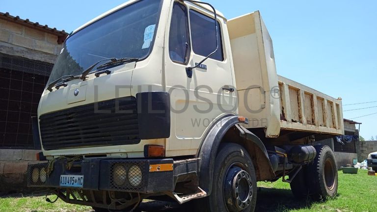 Camião basculante Mercedes benz