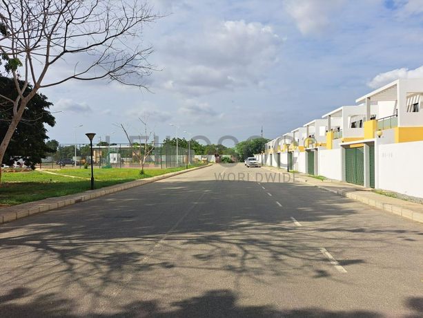 LOTE ÚNICO - 15 MORADIAS – VIANA, LUANDA · Viana