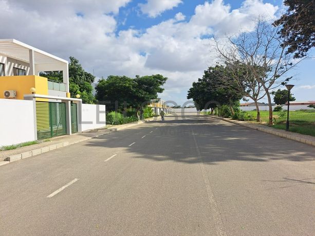 LOTE ÚNICO - 15 MORADIAS – VIANA, LUANDA · Viana