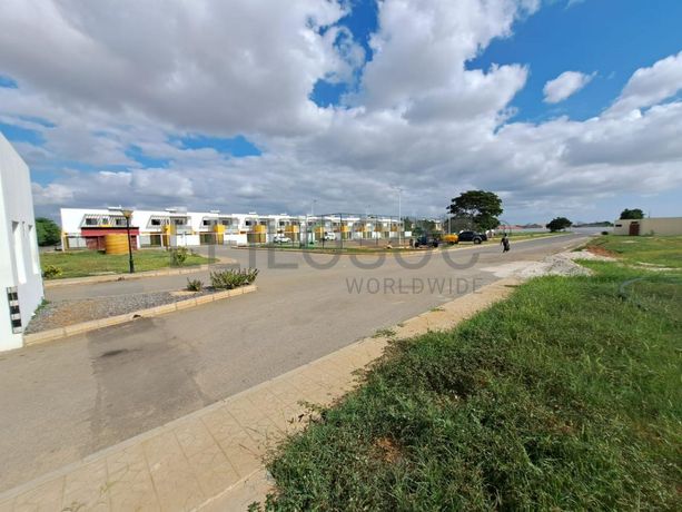 LOTE ÚNICO - 15 MORADIAS – VIANA, LUANDA · Viana