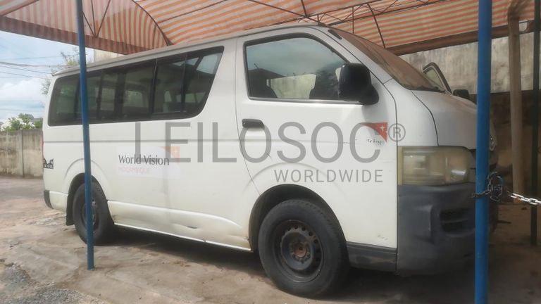 Minibus  de marca Toyota Hiace ·