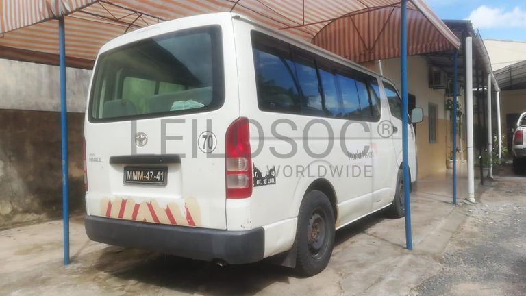 Minibus  de marca Toyota Hiace ·