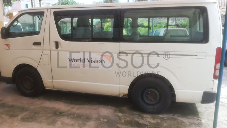 Minibus  de marca Toyota Hiace ·