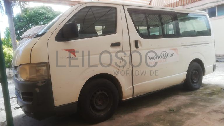 Minibus  de marca Toyota Hiace ·