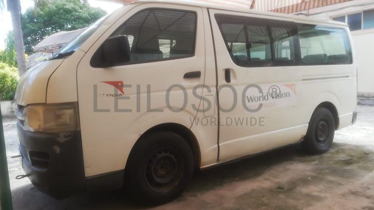 Minibus  de marca Toyota Hiace ·