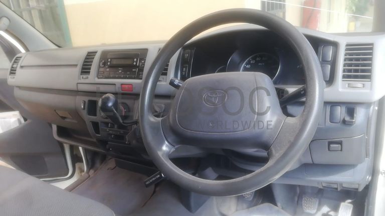 Minibus  de marca Toyota Hiace ·