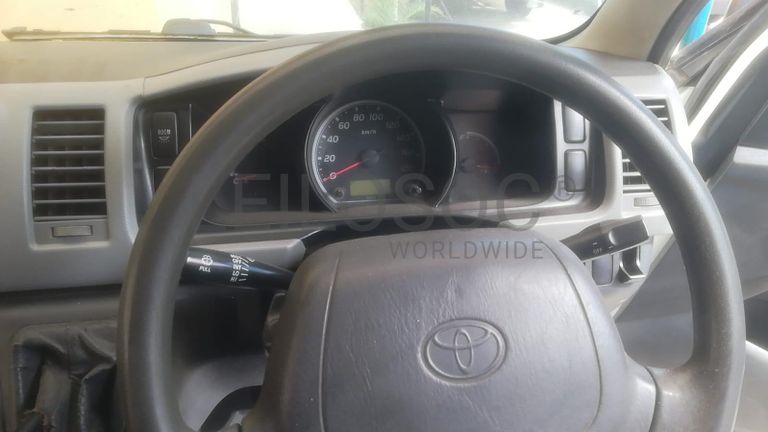 Minibus  de marca Toyota Hiace ·