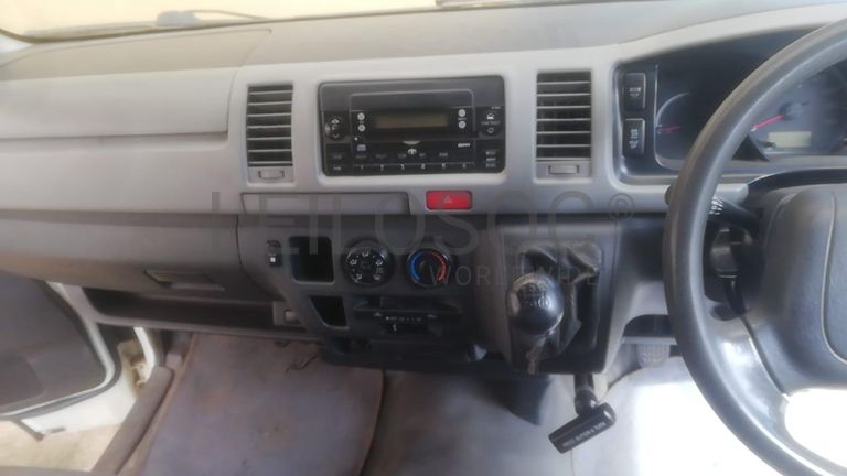 Minibus  de marca Toyota Hiace ·