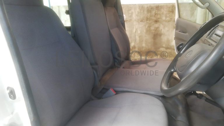 Minibus  de marca Toyota Hiace ·